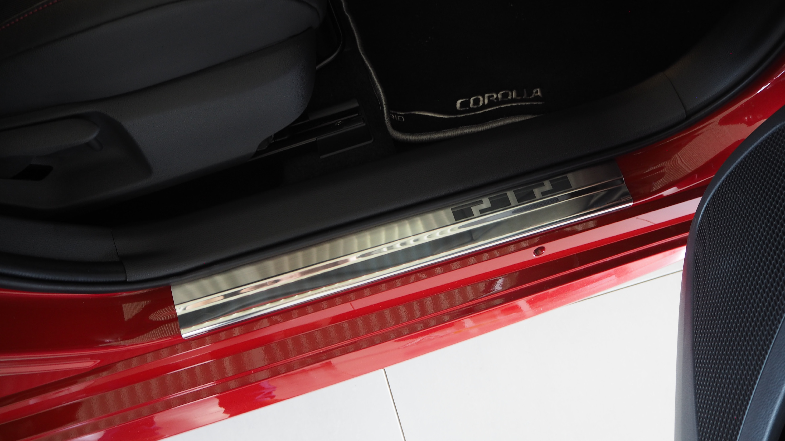 Alufrost Prahové lišty NEREZ - Toyota COROLLA XII 5D HTB 2019-