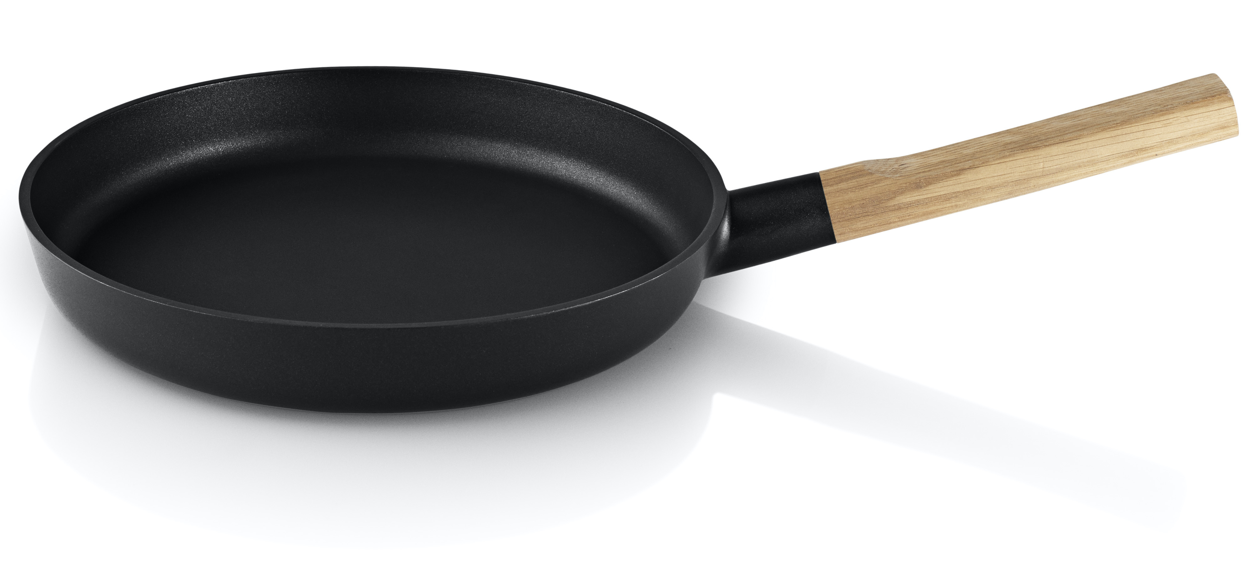 EVA SOLO Pánev s dřevěnou rukojetí Nordic kitchen OE 28 cm