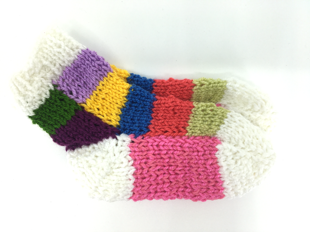 Ponožky od Magdy Ručně pletené veselé ponožky vel. 27-30 Barva: bílá-růžová