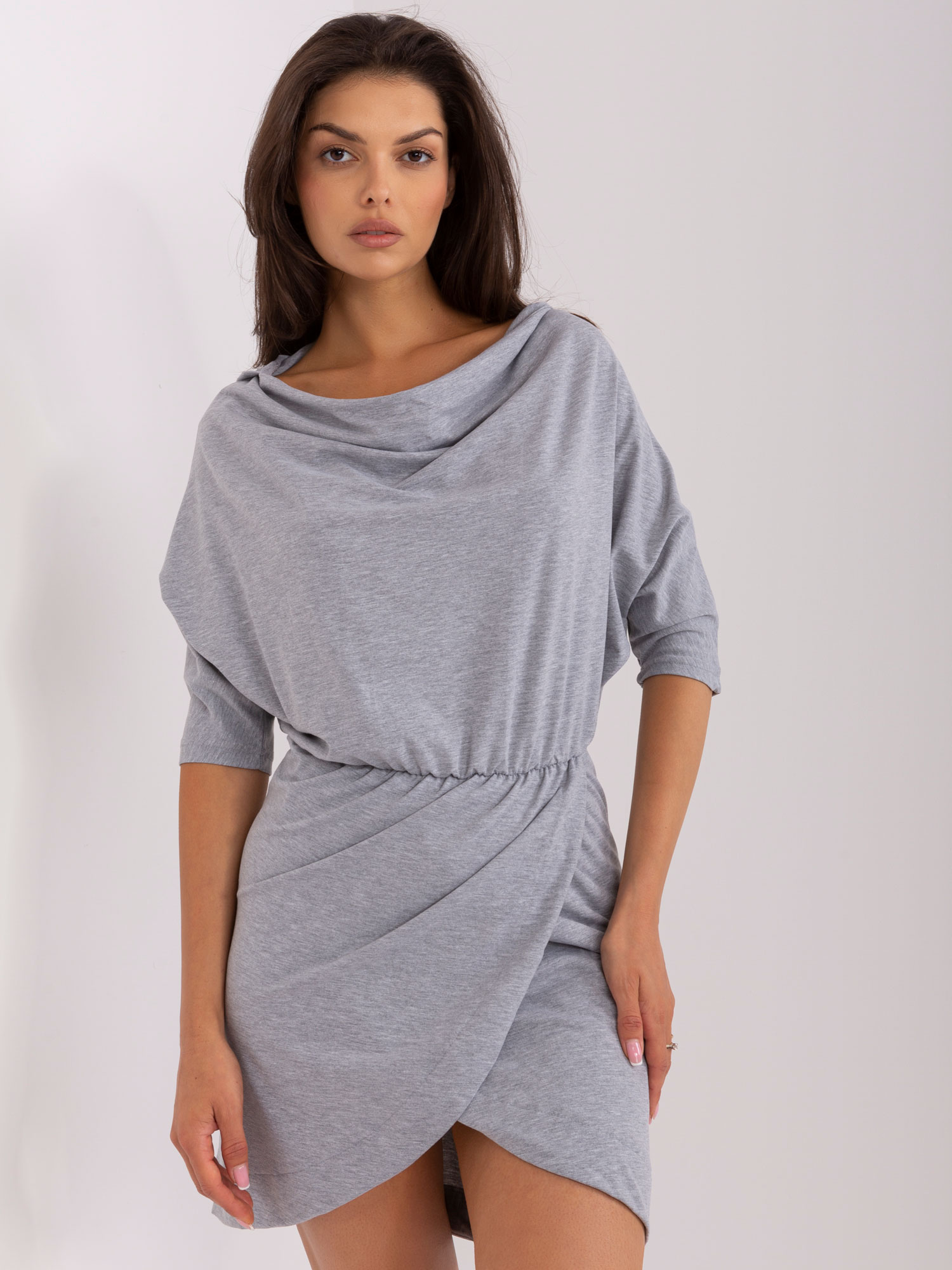 ŠEDÉ ŠATY S KAPUCÍ A 3/4 RUKÁVY EM-SK-HS-20-104.07-GREY Velikost: XL