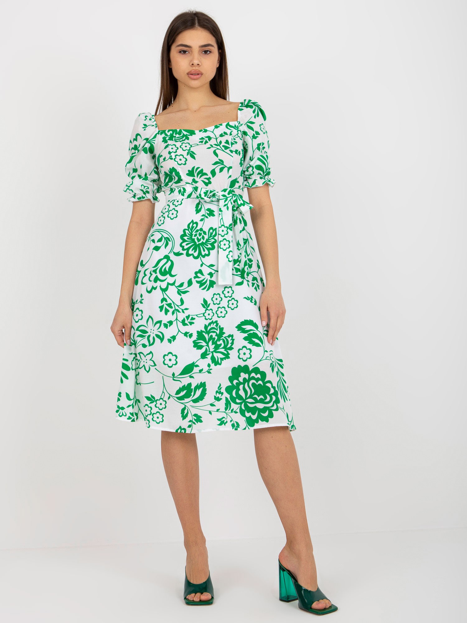 Bílo-zelené květované midi šaty s páskem LK-SK-508944.45P-white-green Velikost: 42