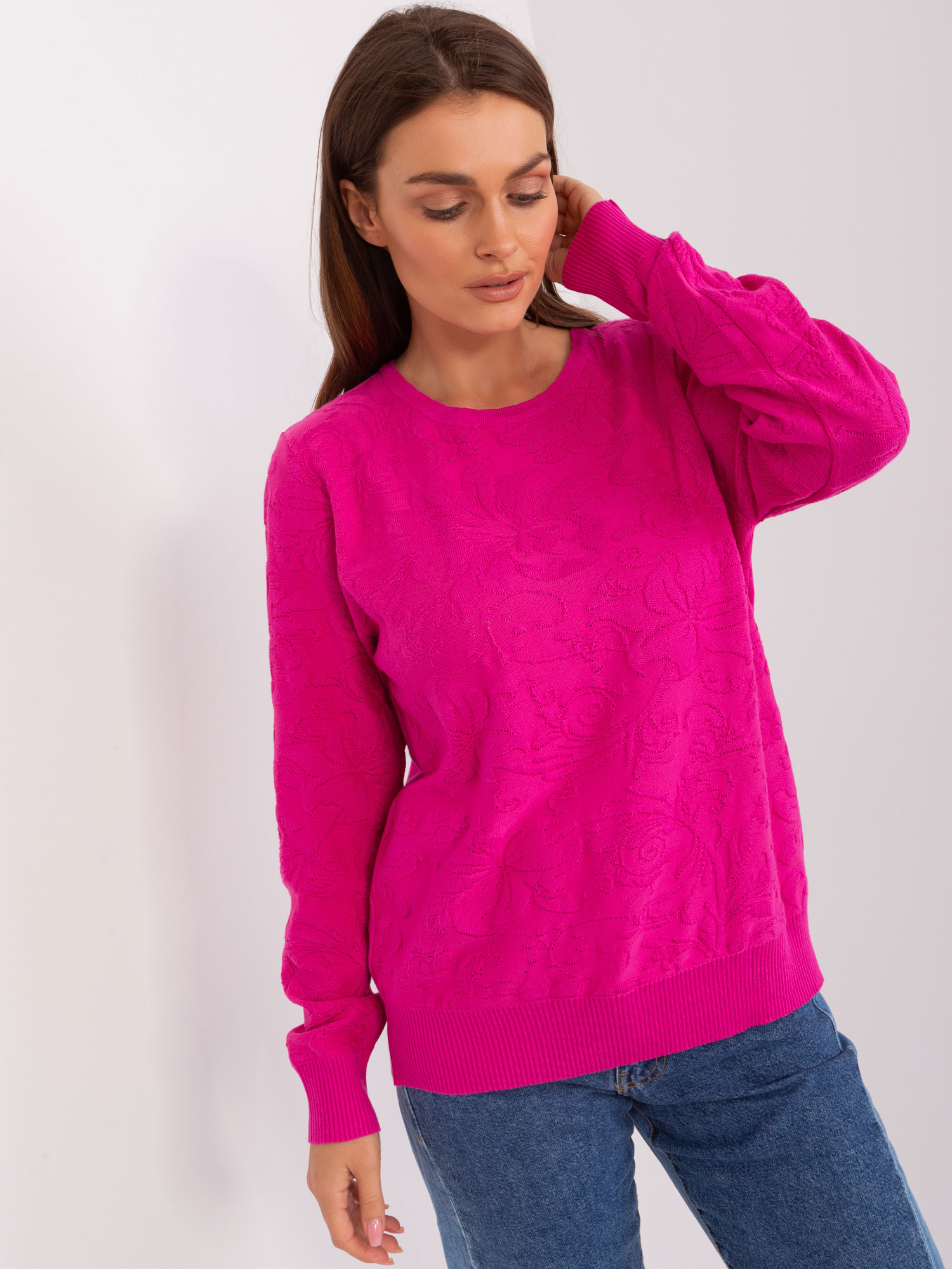 TMAVĚ RŮŽOVÝ SVETR SE VZOREM AT-SW-2231A.00P-FUCHSIA Velikost: ONE SIZE