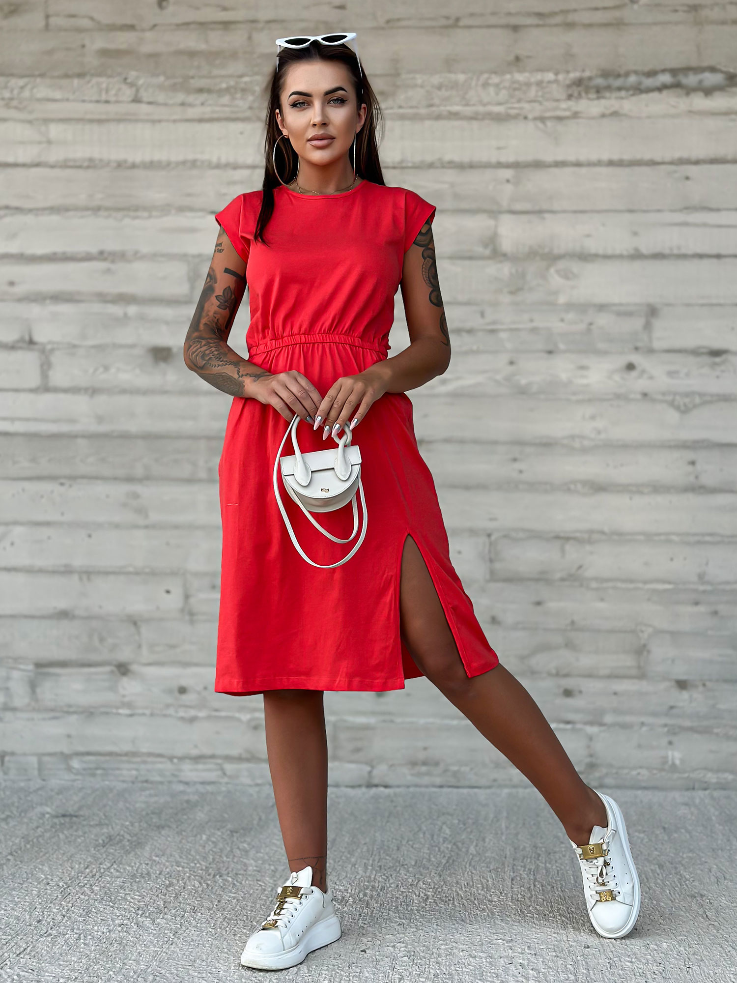 Červené midi šaty s rozparkem TW-SK-2318.69P-red Velikost: 2XL