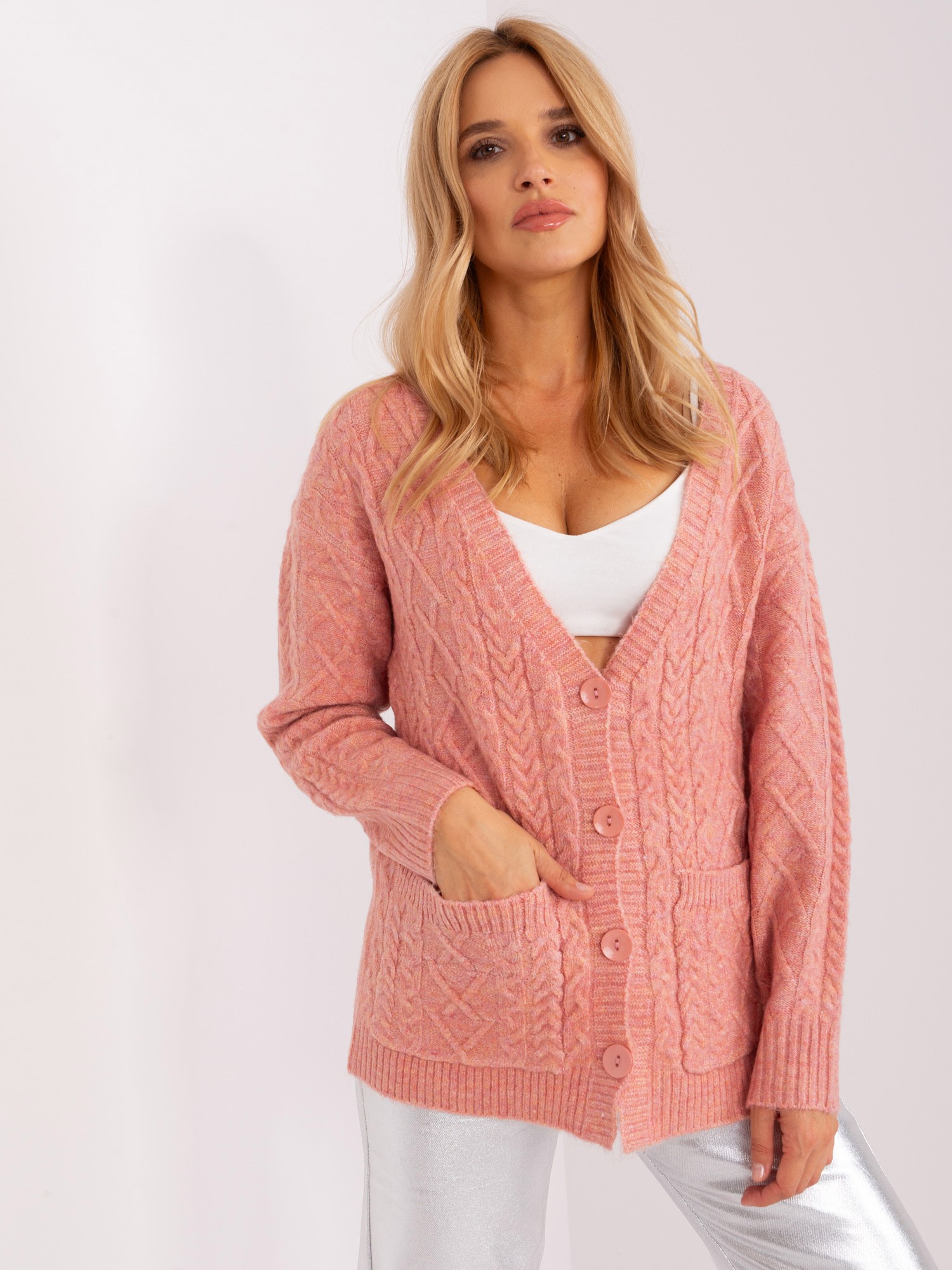 RŮŽOVÝ PLETENÝ SVETR NA ROZEPÍNÁNÍ AT-SW-2358.31-PINK Velikost: ONE SIZE