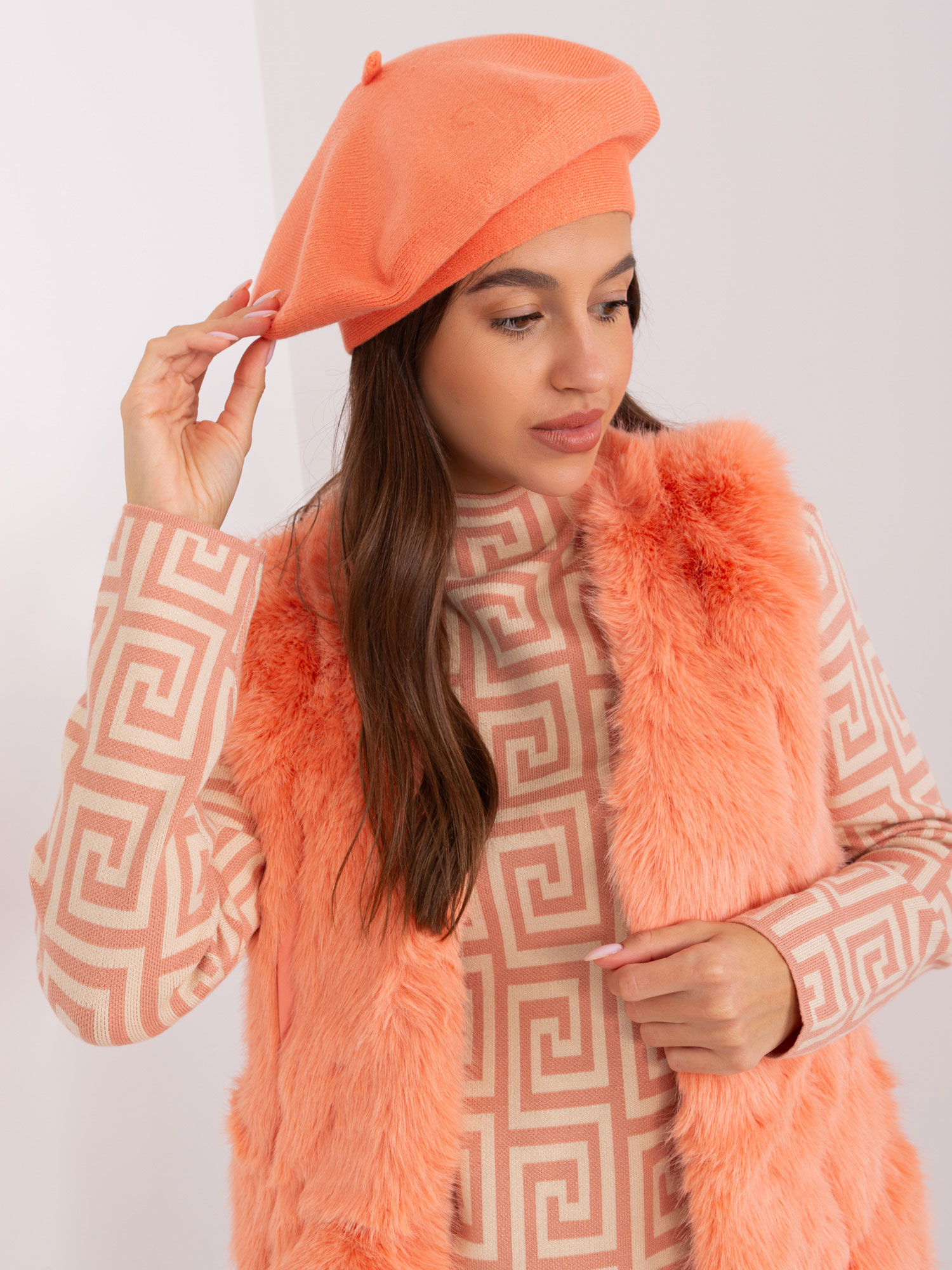 ORANŽOVÝ STYLOVÝ BARET -AT-CZ-231305.85P-PEACH Velikost: ONE SIZE