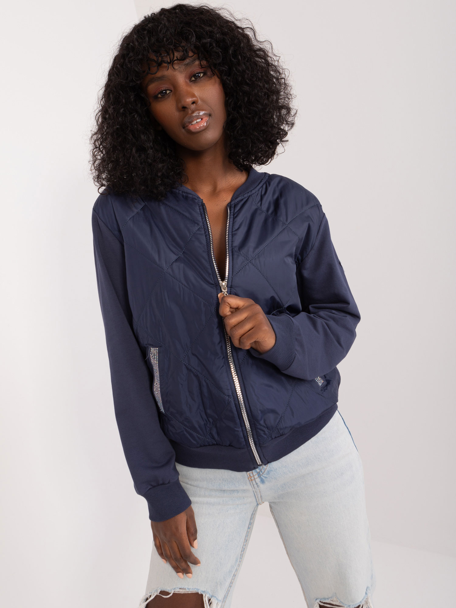 TMAVĚ MODRÁ PROŠÍVANÁ BOMBER MIKINA RV-BL-8223.05-DARK BLUE Velikost: S/M