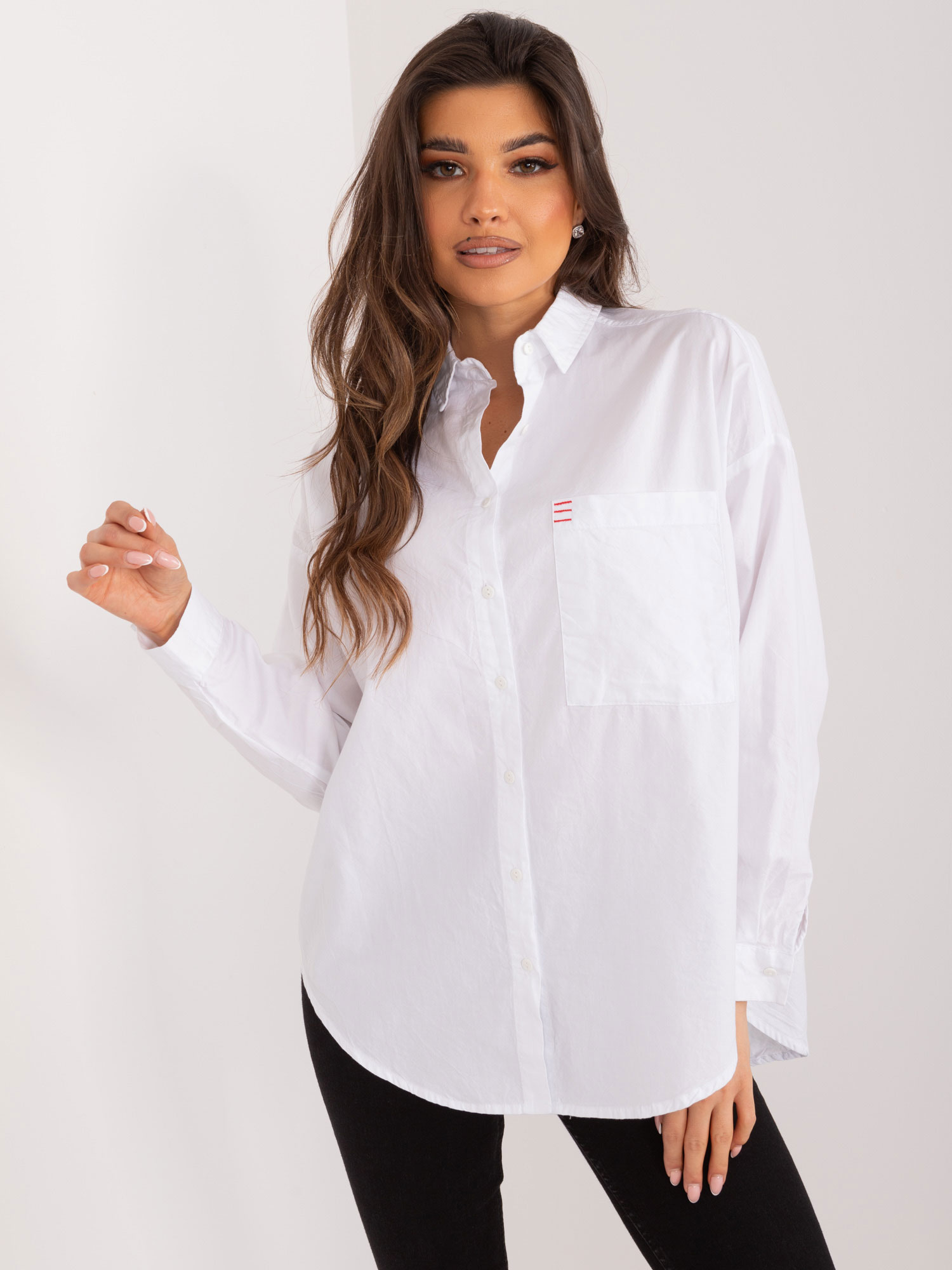 BÍLÁ OVERSIZE PRODLOUŽENÁ KOŠILE BP-KS-1026-1.19-WHITE Velikost: M