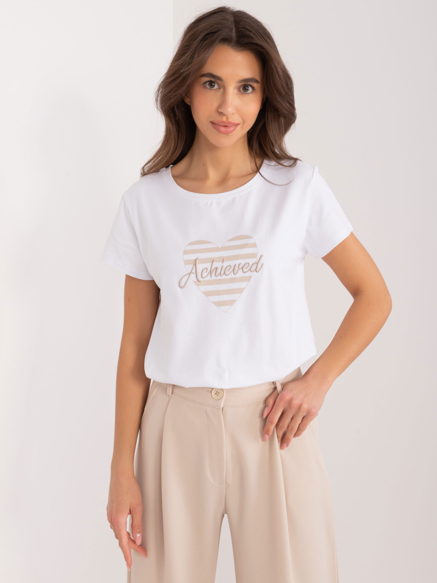 BÍLO-BÉŽOVÉ TRIČKO S POTISKEM SRDÍČKA RV-TS-9667.19-WHITE-BEIGE Velikost: L/XL