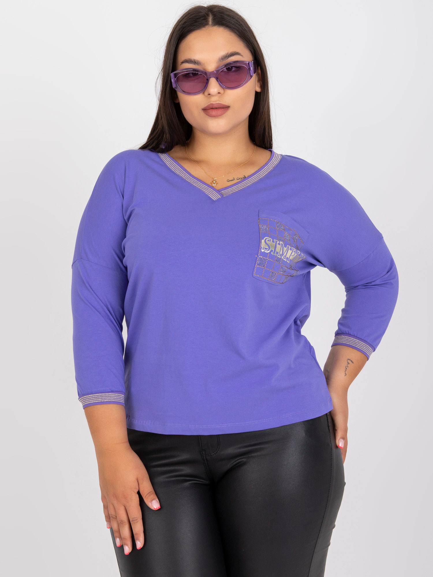 FIALOVÉ DÁMSKÉ TRIČKO S NÁPRSNÍ KAPSOU RV-BZ-7769.68-PURPLE Velikost: ONE SIZE