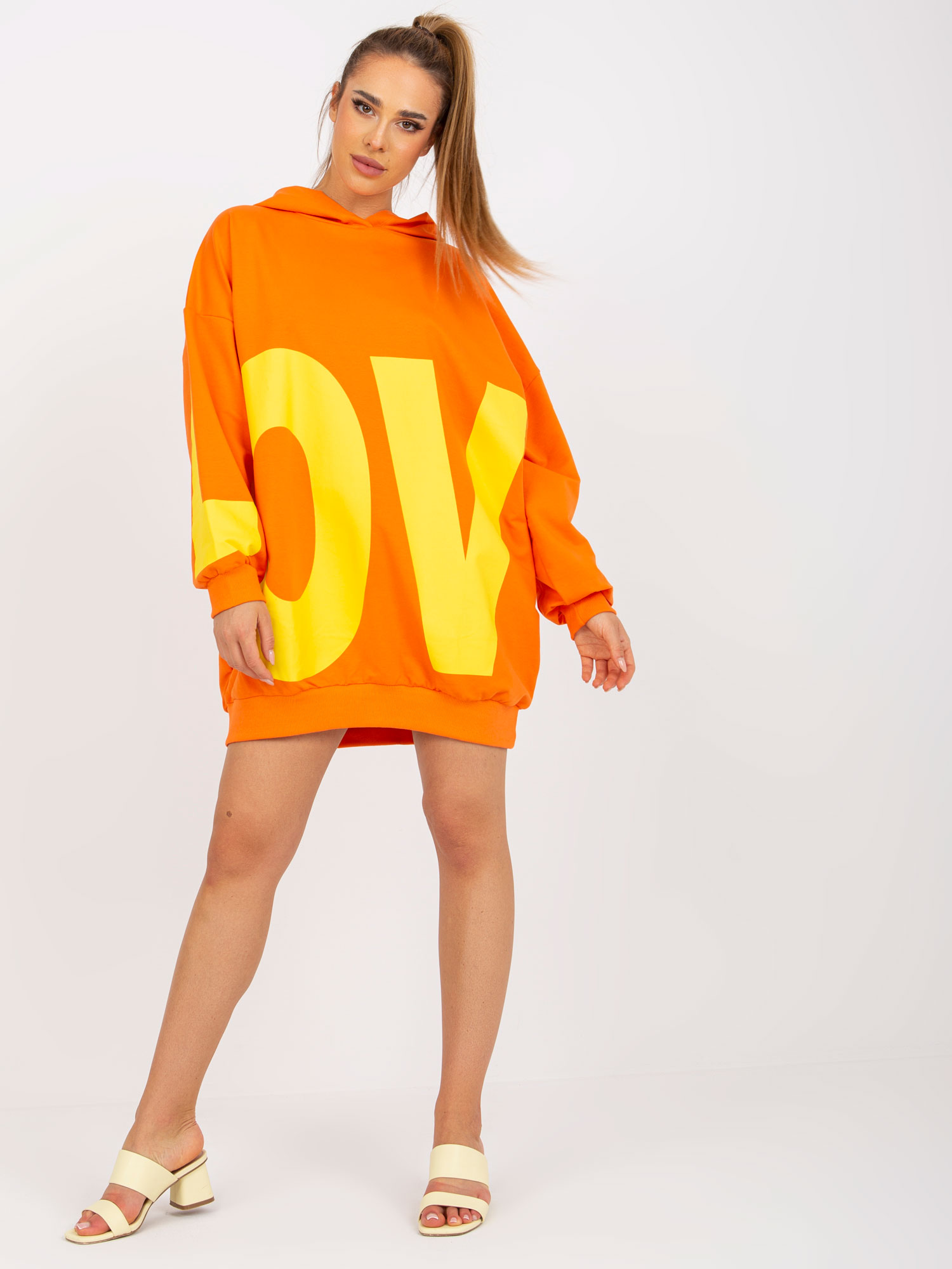 ORANŽOVÁ DLOUHÁ MIKINA S KAPUCÍ LOVE -FA-BL-7859.68-ORANGE Velikost: ONE SIZE