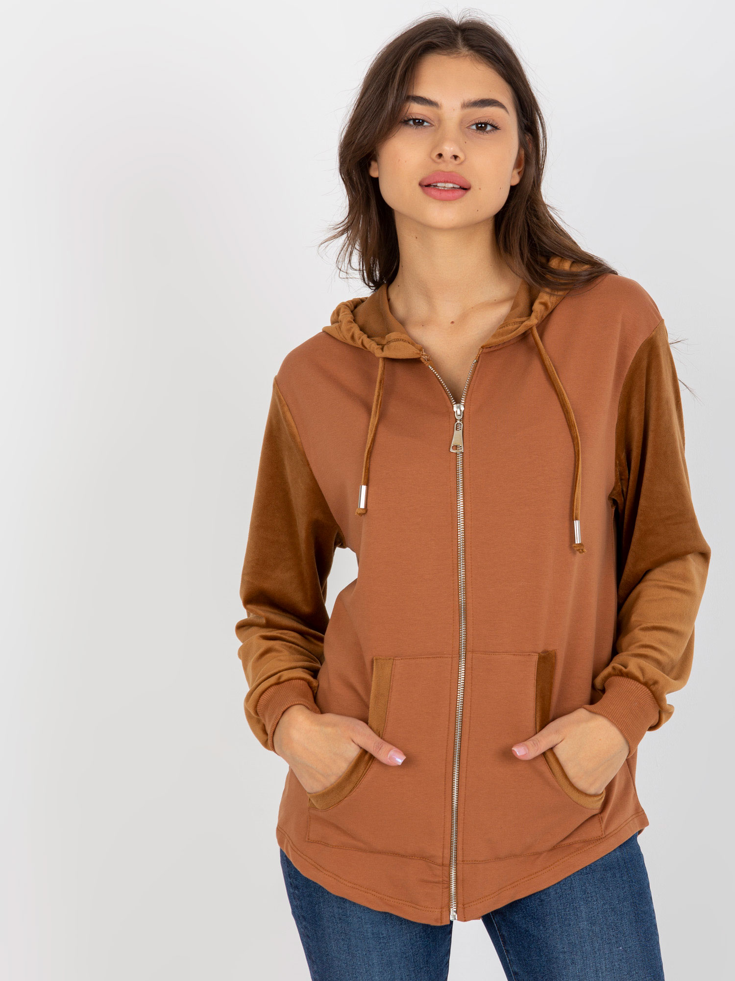 HNĚDÁ MIKINA NA ZIP -FA-BL-8066.79-LIGHT BROWN Velikost: ONE SIZE