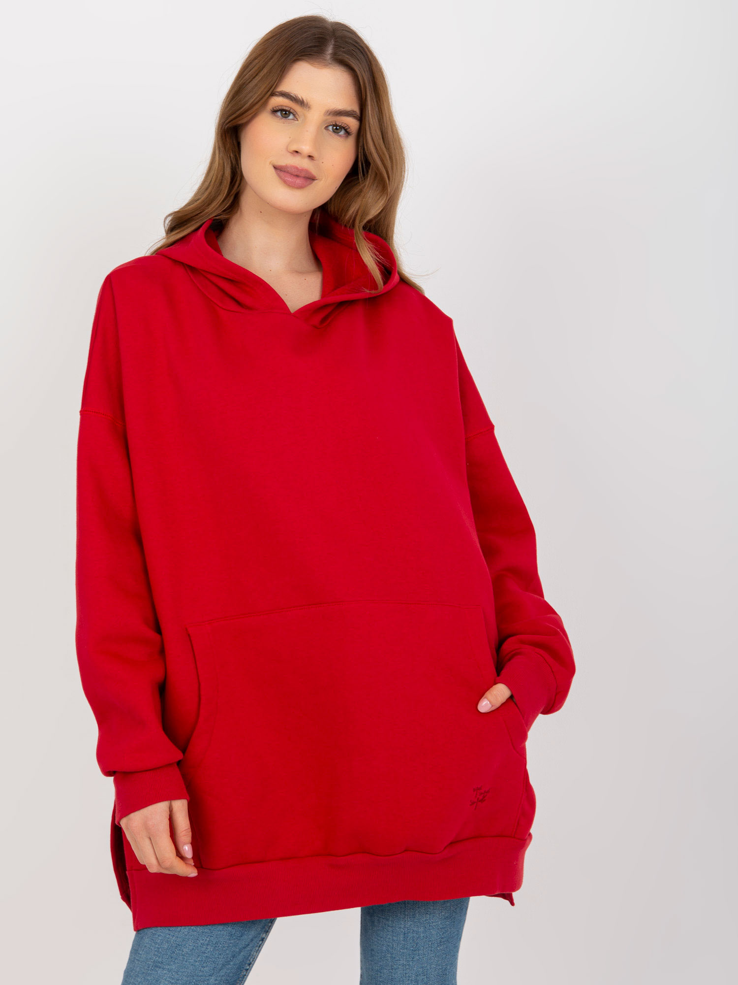 ČERVENÁ DELŠÍ MIKINA S ROZPARKY -TW-BL-2001.80-DARK RED Velikost: L/XL