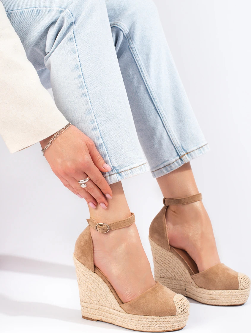 BÉŽOVÉ STYLOVÉ ESPADRILKY NA KLÍNKU BL1919KH Velikost: 40