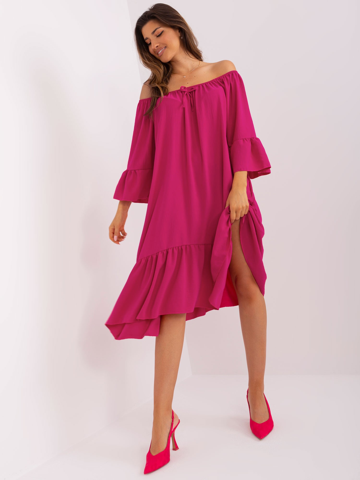 FUCHSIOVÉ ASYMETRICKÉ OVERSIZE MIDI ŠATY S VOLÁNEM DHJ-SK-6057.93-FUCHSIA Velikost: ONE SIZE