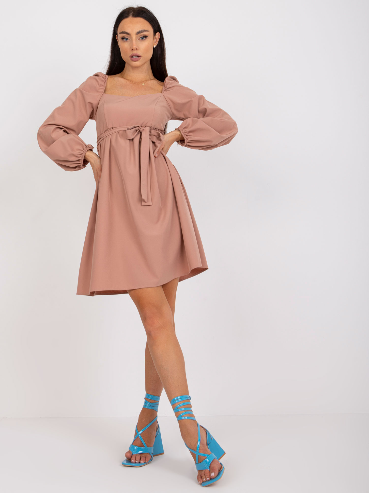 BÉŽOVÉ ELEGANTNÉ ŠATY S VIAZANÍM -LK-SK-508834.37X-BEIGE Veľkosť: 38