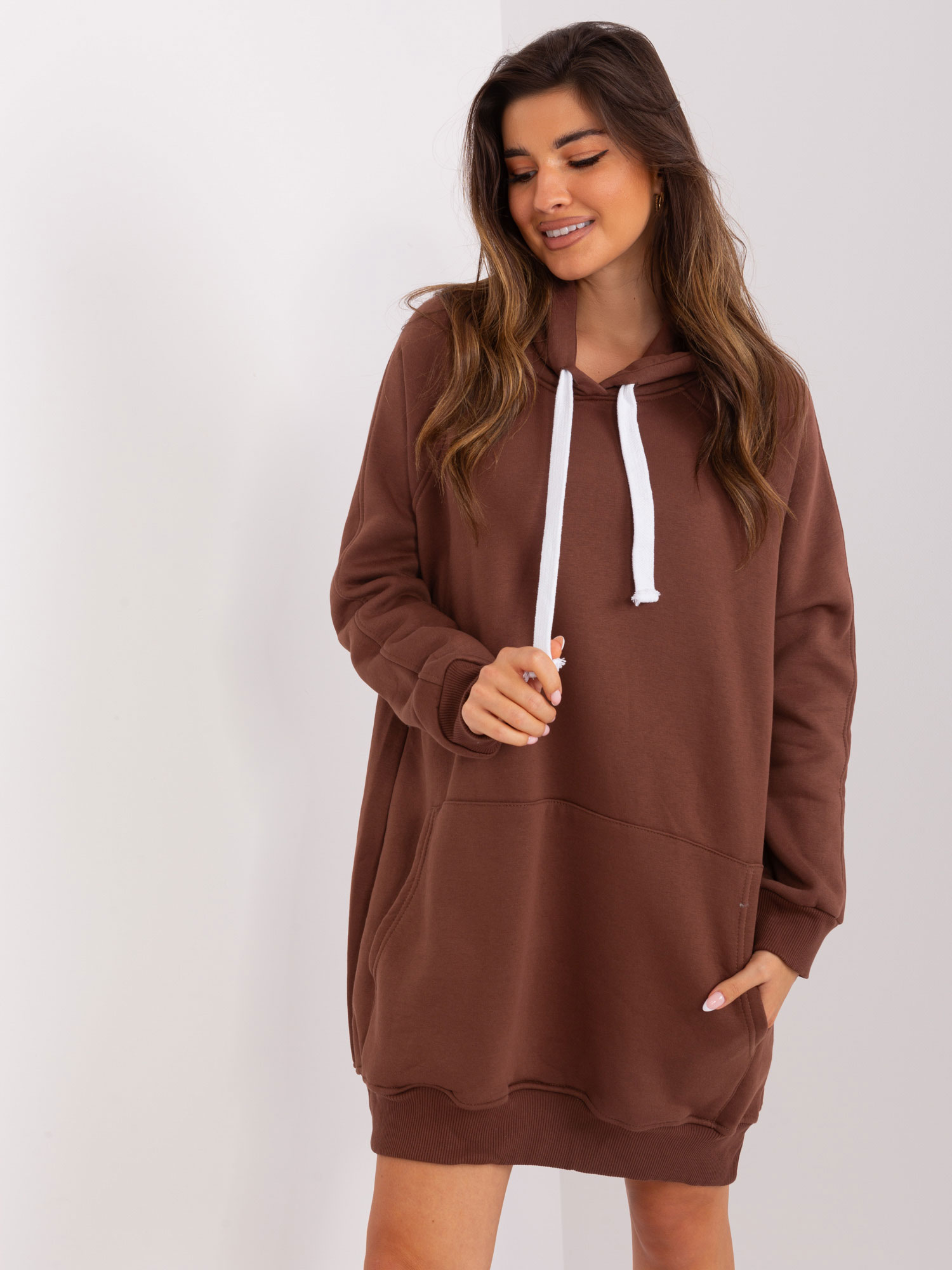 HNEDÁ DLHÁ MIKINA EM-BL-704.99P-BROWN Veľkosť: ONE SIZE