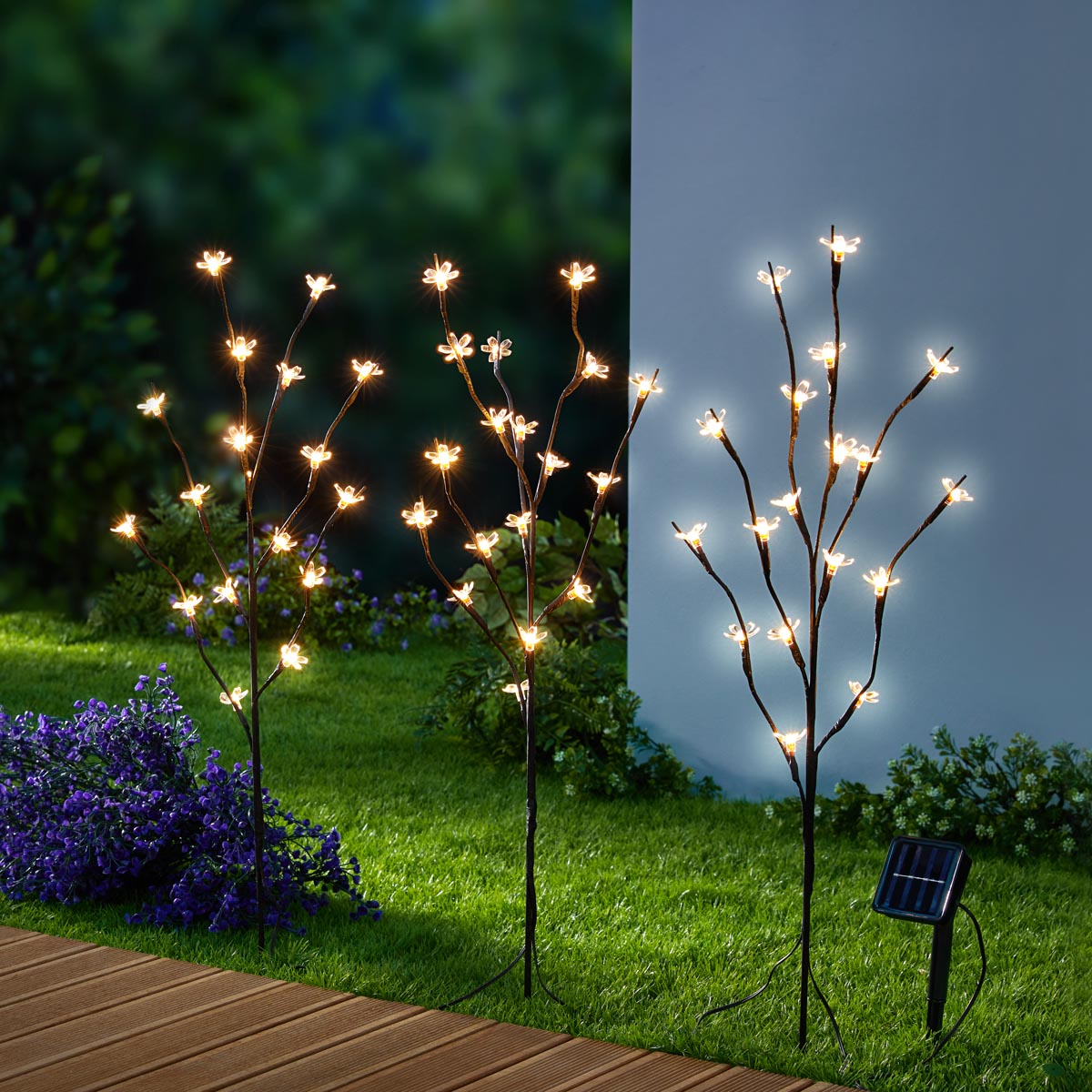 Die moderne Hausfrau Solární světlo Trio rozkvetlých větví