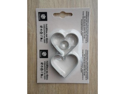 Dvojsada vykrajovátek se středem tvar srdíčko