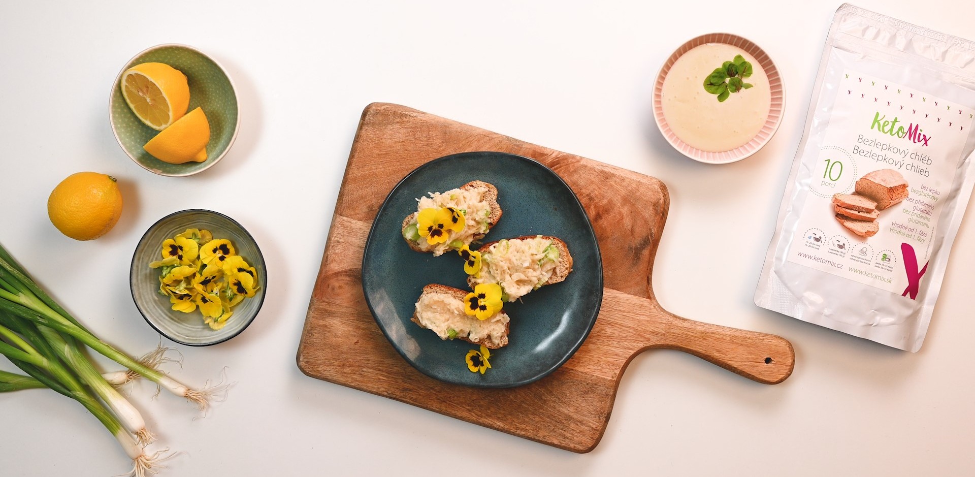 Celerová pomazánka s bezlepkovým chlebem