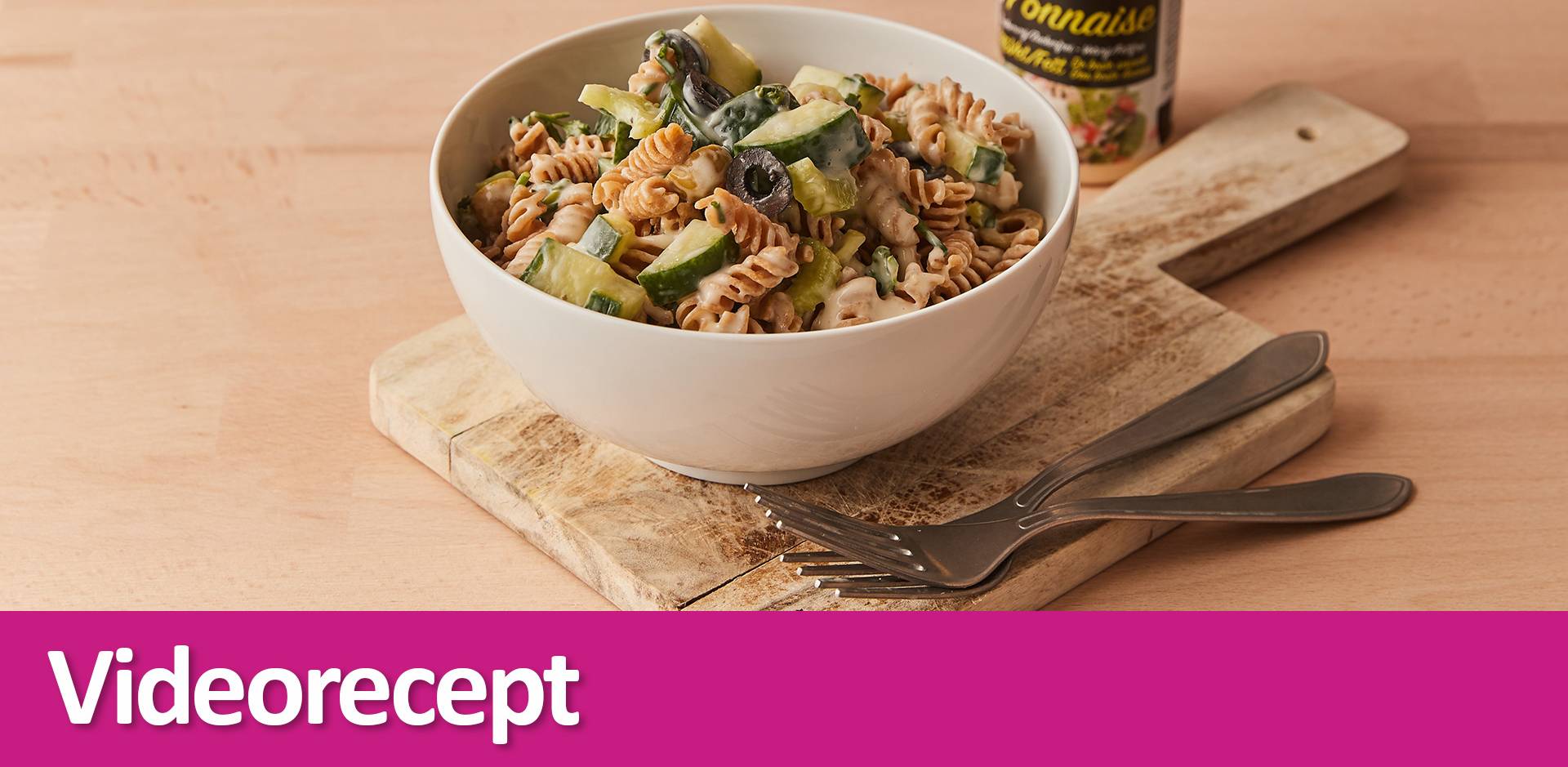 Šťavnatý těstovinový salát nabitý chutí