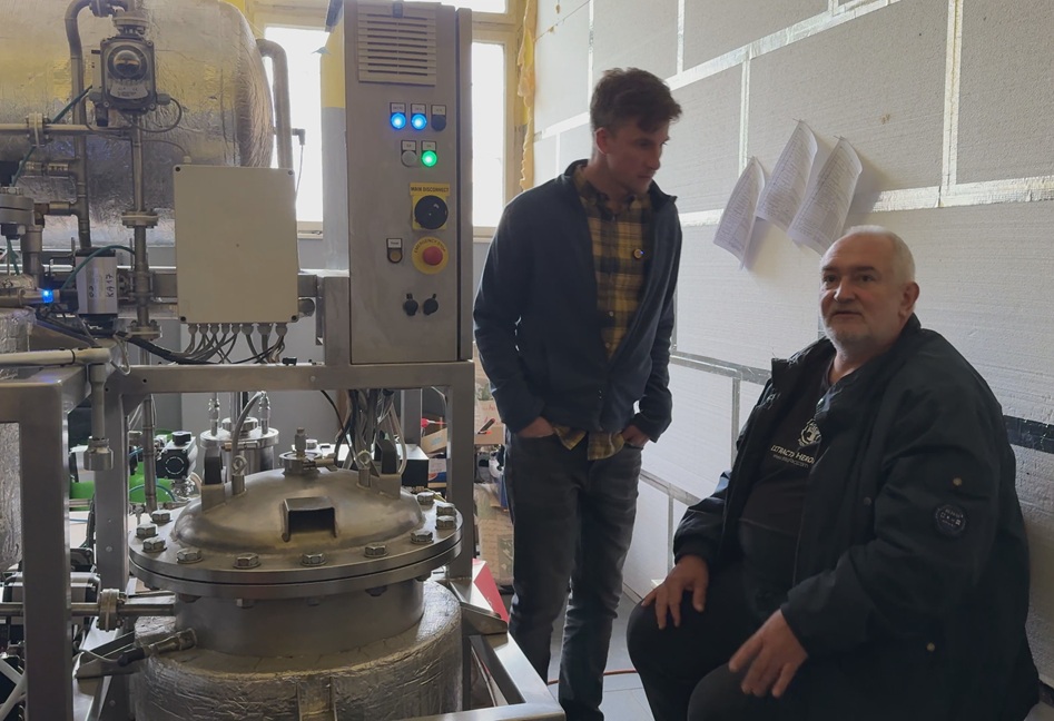 Ako sa vyrábajú terapeutické medy a kvapky s tetra extraktom