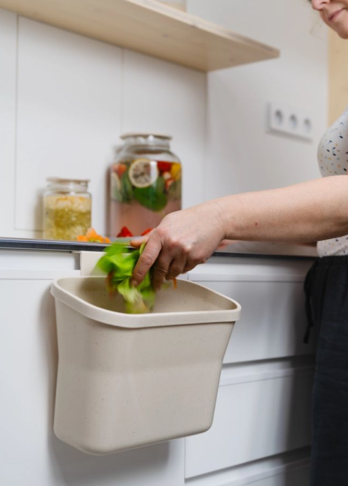 plastová nádoba na triedenie odpadu