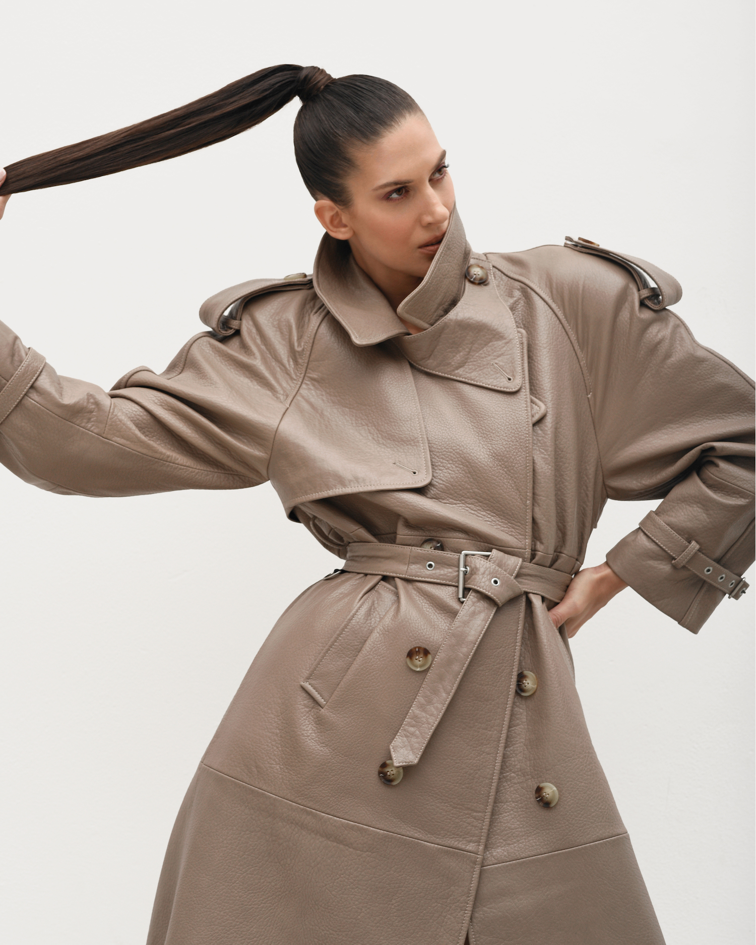 Pravá kůže vs. syntetická kůže: Jaký je rozdíl a proč investovat do přírodních materiálů?