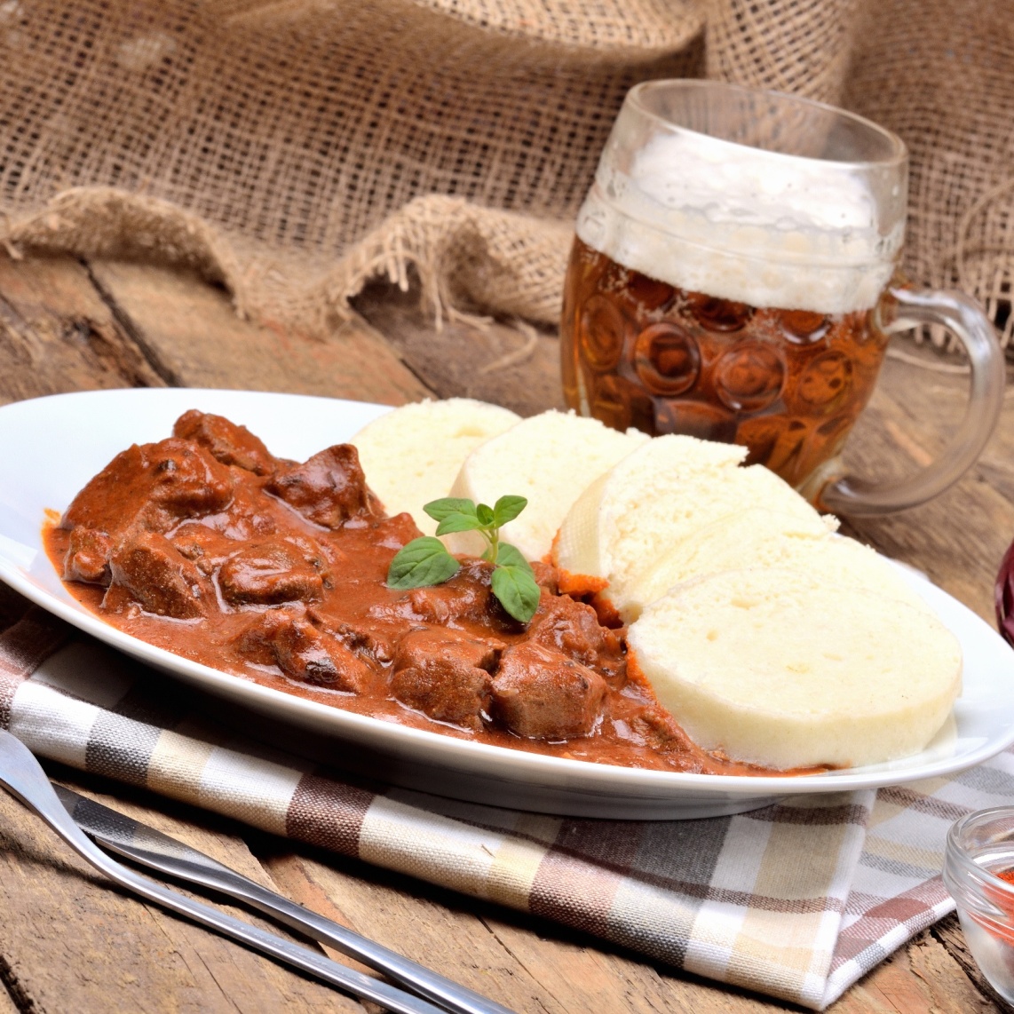 Vepřový guláš | multifunkční elektrický tlakový hrnec TESLA