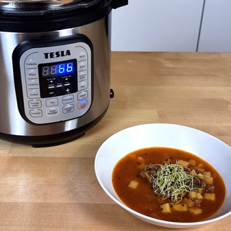 Bezlepková gulášová polévka | multifunkční elektrický tlakový hrnec TESLA