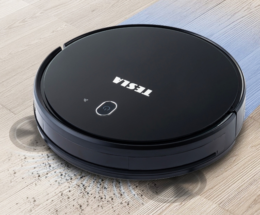 Robotický vysavač TESLA RoboStar iQ300: vysoký sací výkon a moderní navigace zajistí důkladný úklid