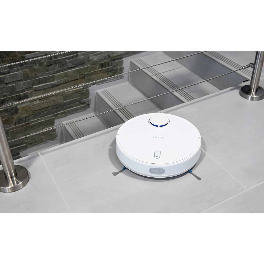 Vysaje, vytře, mluví česky a uklízí až 4 hodiny v kuse: To je inteligentní robotický vysavač TESLA RoboStar iQ600