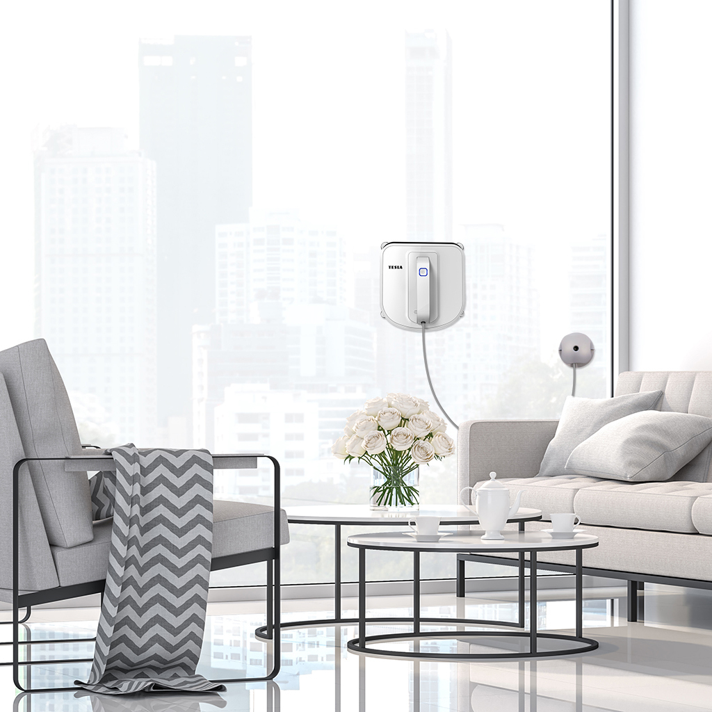 Sledujte jarní úklid oken z pohodlí vaší pohovky díky robotickému čističi TESLA