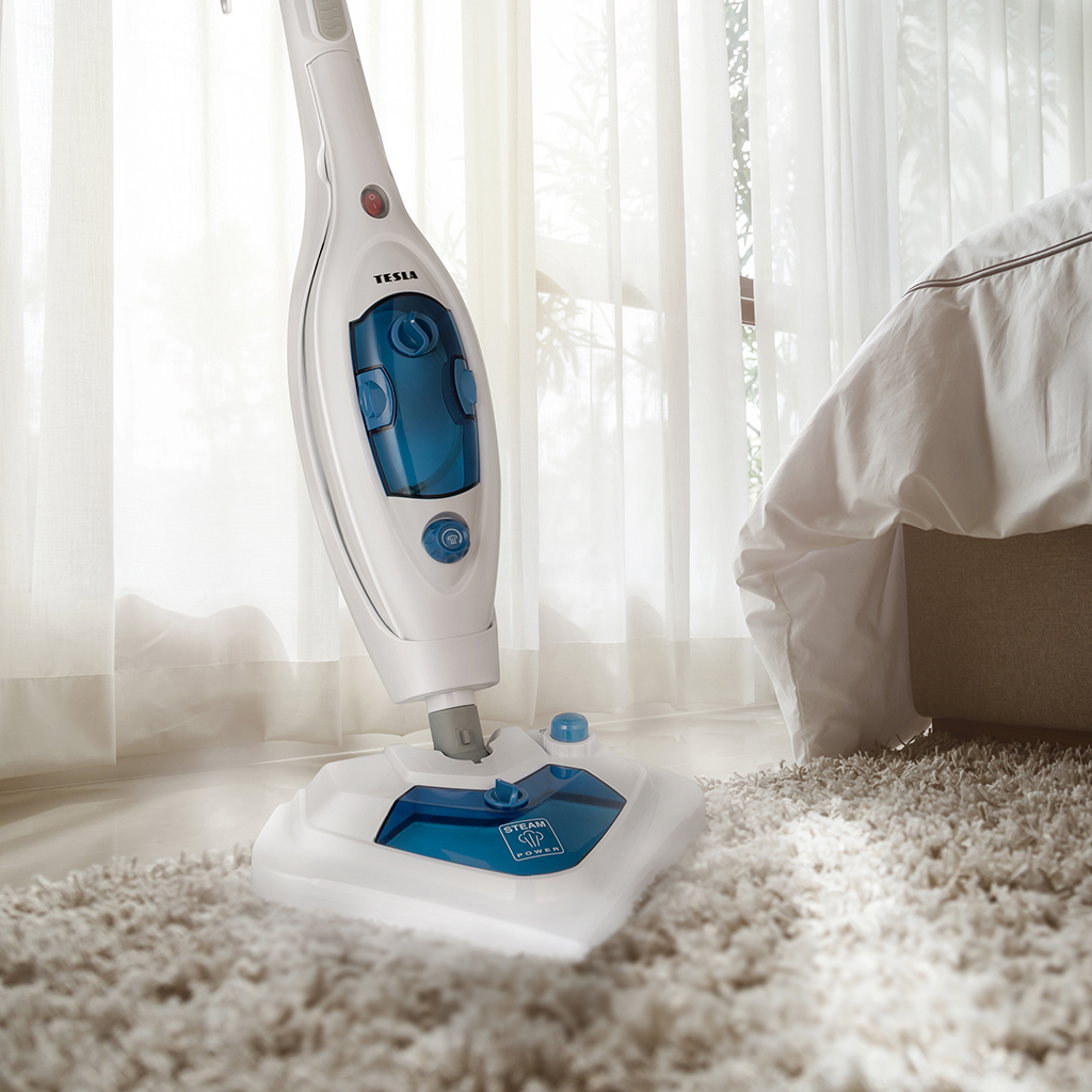 Podlahy, okna i čalounění vyčištěny pomocí parního mopu a ručního parního čističe TESLA SteamPower FX30