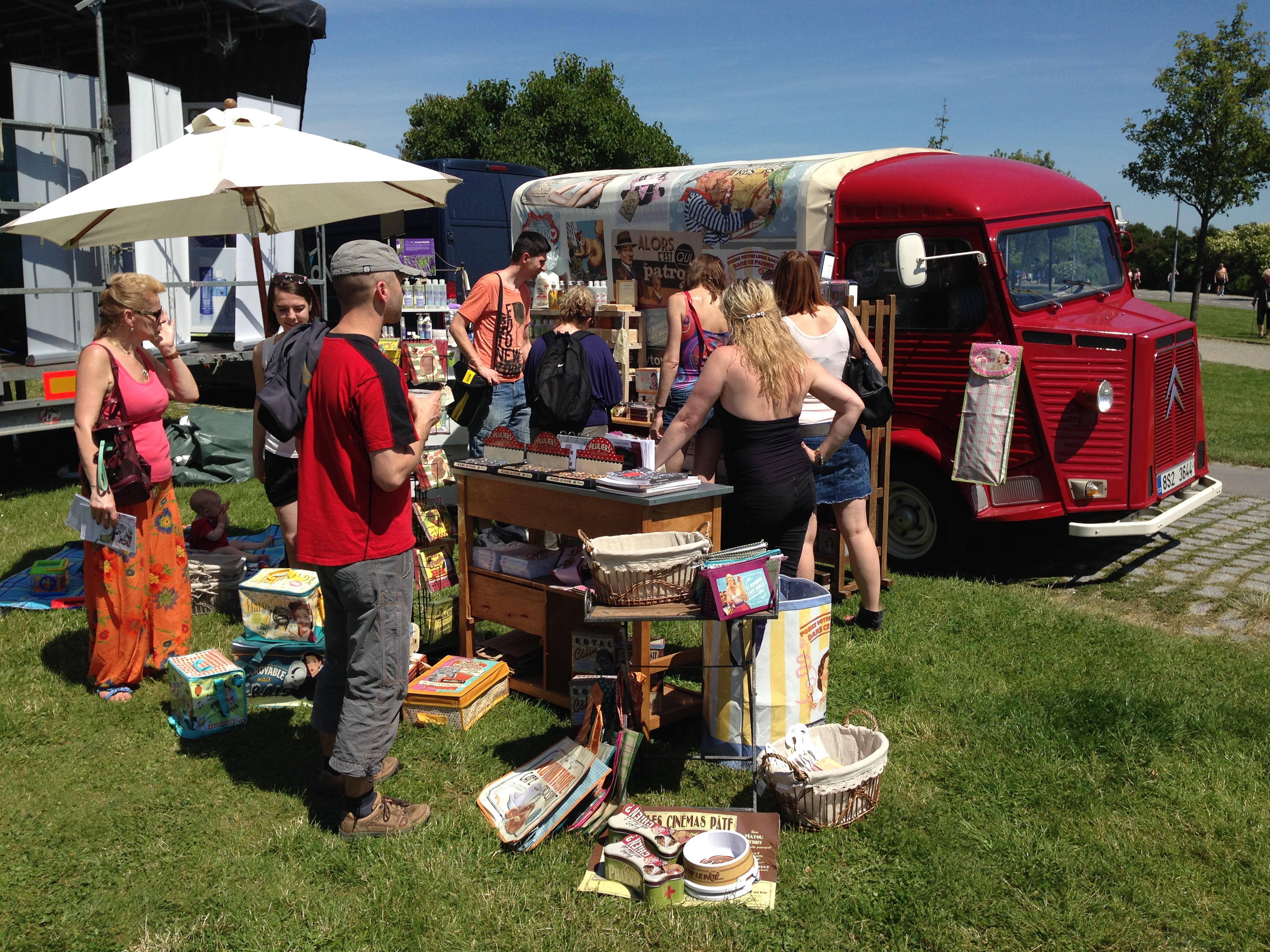 FRANCAISE - stánek u Citroenu Del´ Art