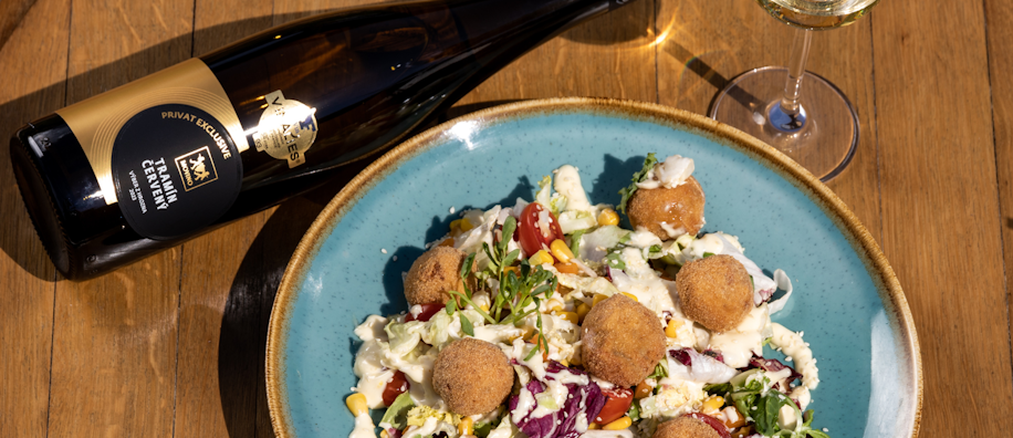 Vyprážané krokety zo zubáča v kombinácií s Tramínom červeným