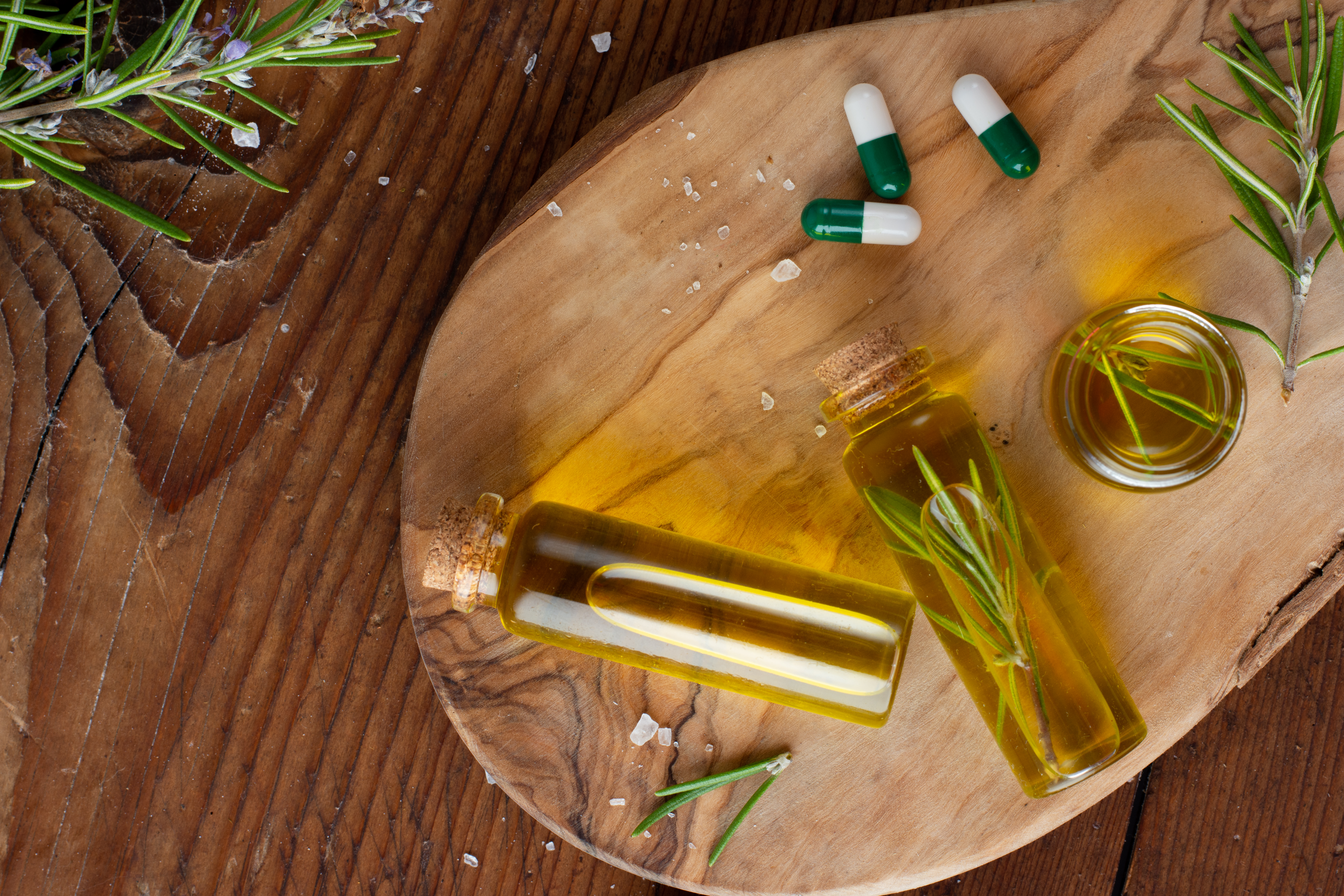 top-view-bottles-with-organic-oil-pills-table