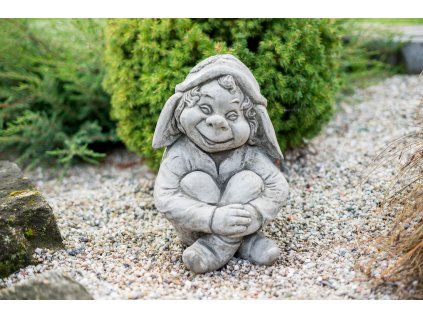 Zahradní betonová dekorace Trpaslík - sedící