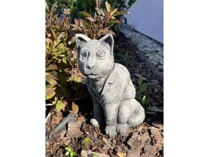 Zahradní betonová dekorace Kocourek v sáčku