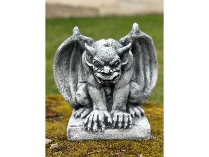 Zahradní betonová dekorace - Chrlič v pozoru