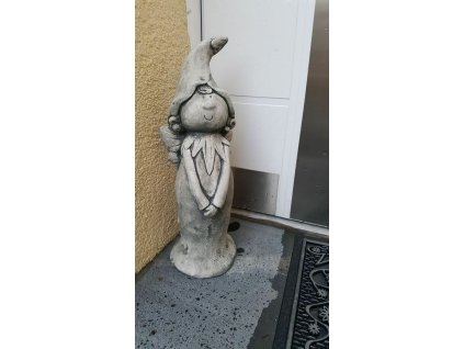 Zahradní betonová dekorace - Stydlivá víla