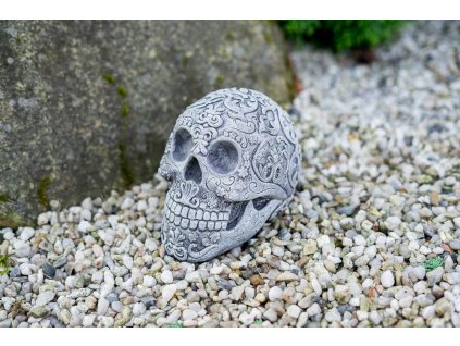 Zahradní betonová dekorace Střední lebka