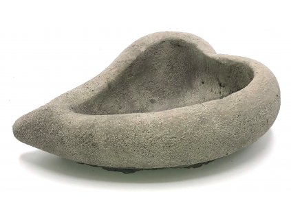 Zahradní betonová dekorace Květináč ve tvaru srdíčka