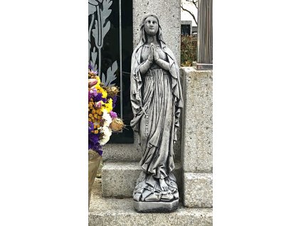 Zahradní betonová dekorace Panenka Marie