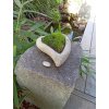 Zahradní betonová dekorace Květináč ve tvaru srdíčka