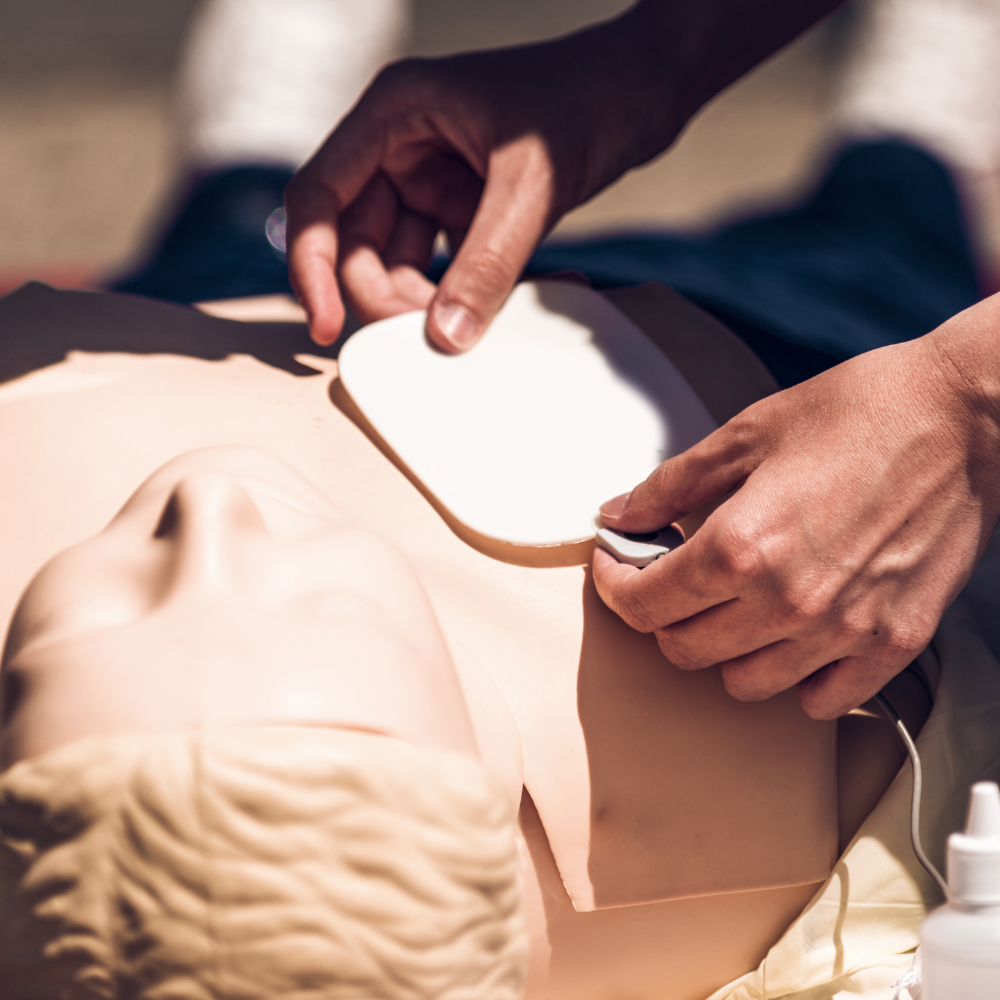 Na čo je potrebné myslieť pri výbere AED Defibrilátora?