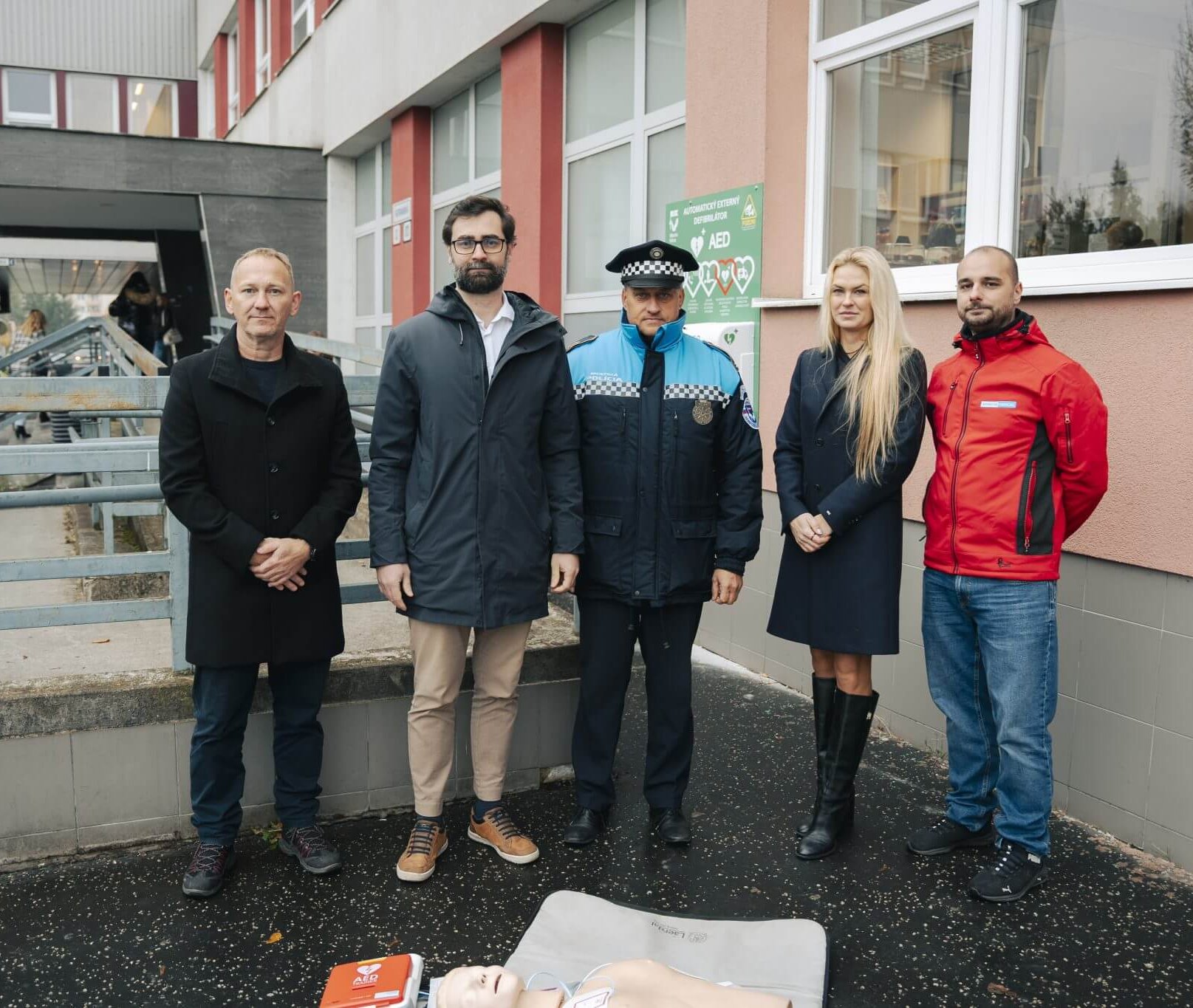 V Nitre pribudlo 17 AED defibrilátorov