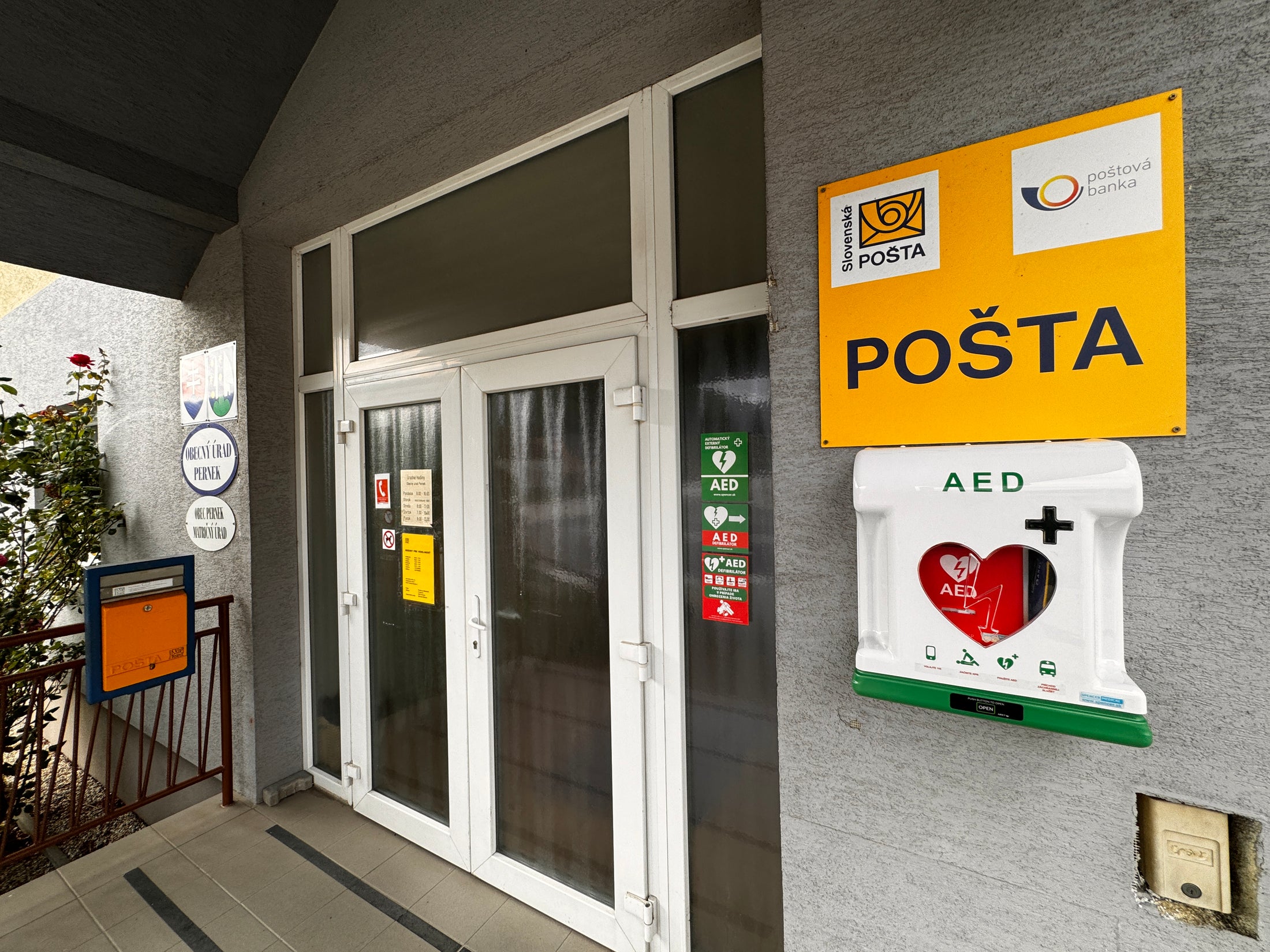 Zachránený život v malej obci Pernek. Ako dňa 23. septembra sa AED defibrilátor od nás stal Hrdina dňa.