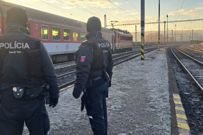 DRÁMA v Kysaku: Policajti vo VLAKU oživovali muža, starosta doniesol aj defibrilátor