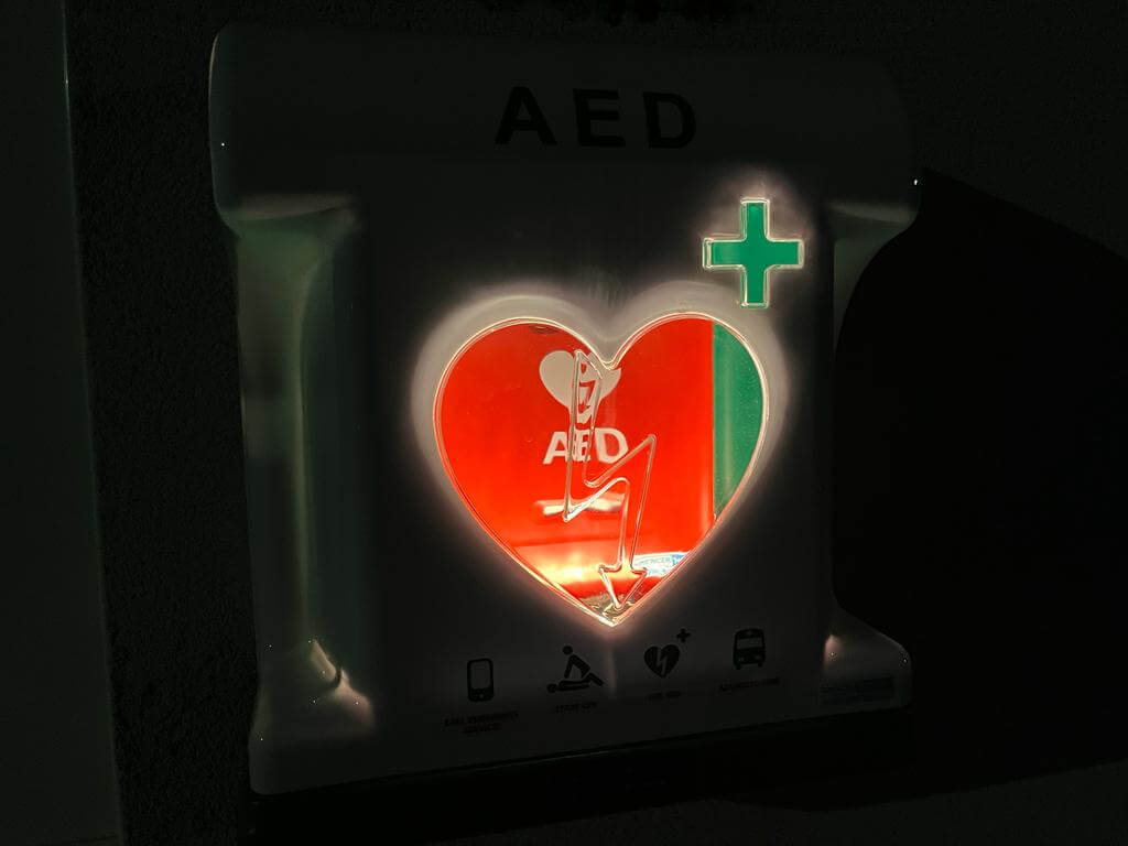 Starosta Obce Rokycany zanietený pre ochranu zdravia obyvateľov: AED defibrilátor zachraňuje životy