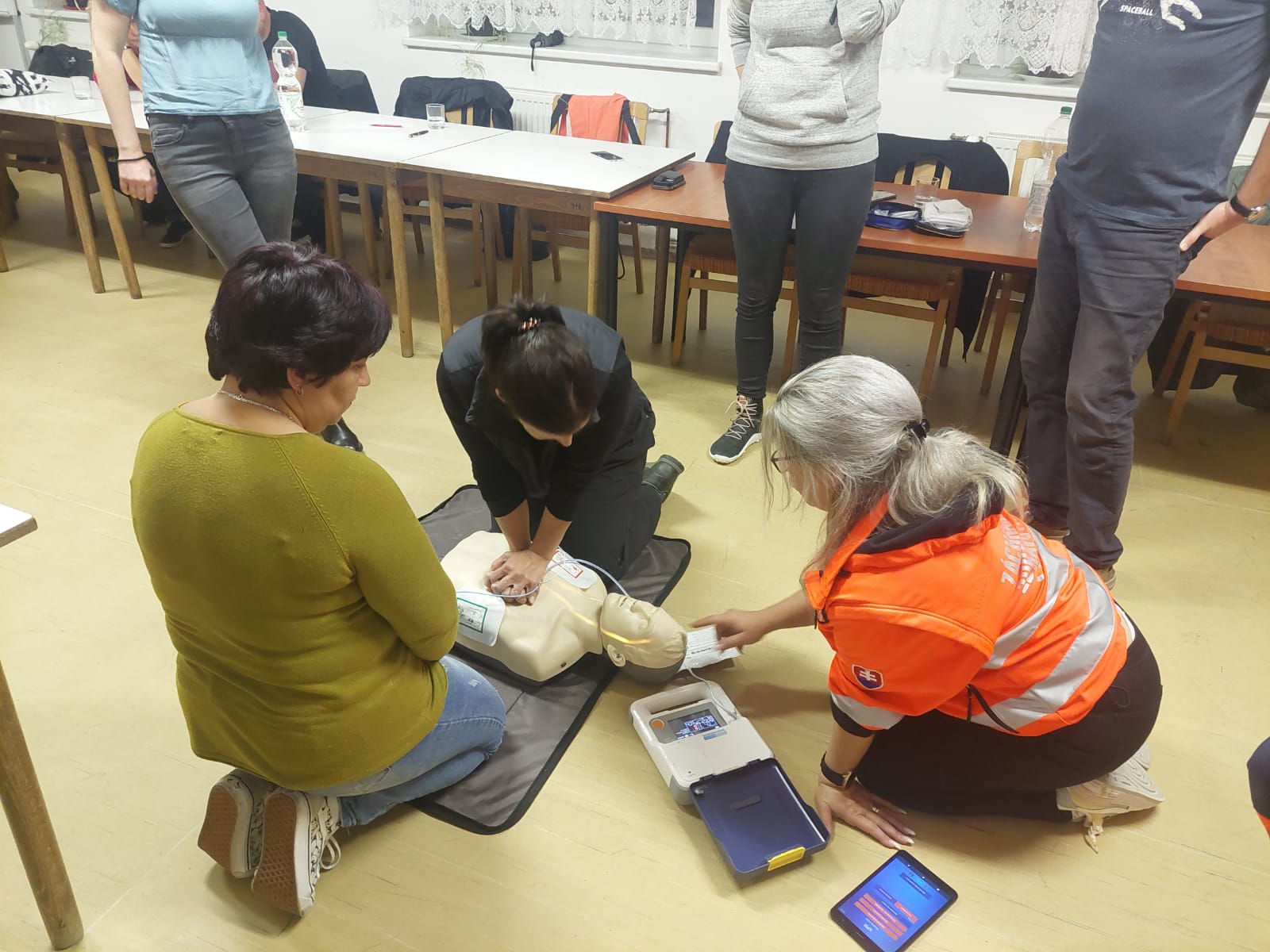 Zvýšte svoje šance na záchranu života s našimi AED školeniami